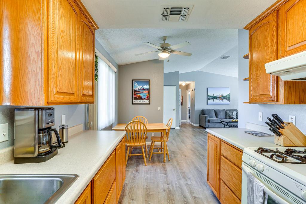 Cozy Redding Retreat about 3 Mi to Downtown photo 1