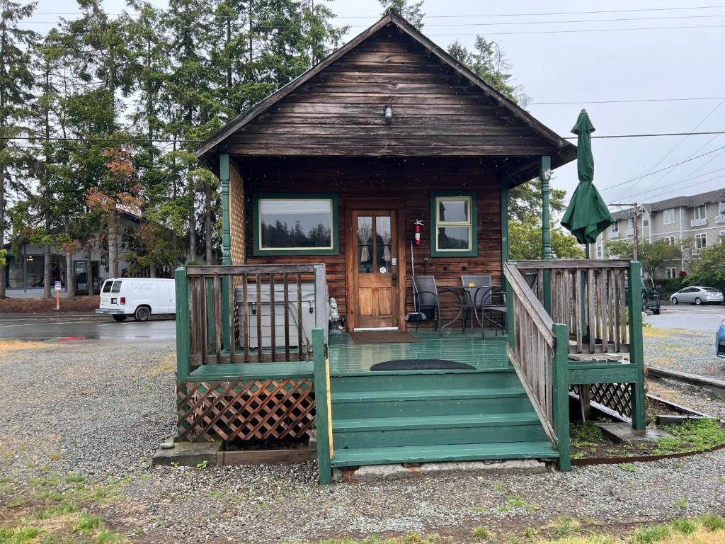 Bridge Tender Shack with hot tub on deck