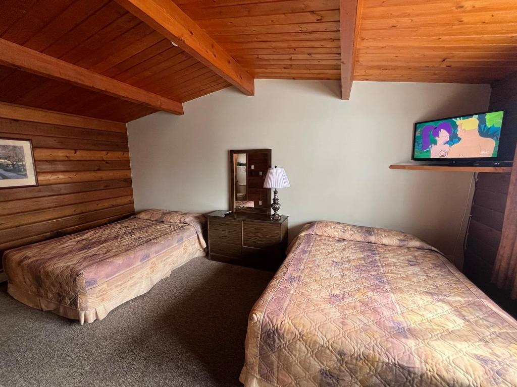 Raccoon Lodge Motel photo 1