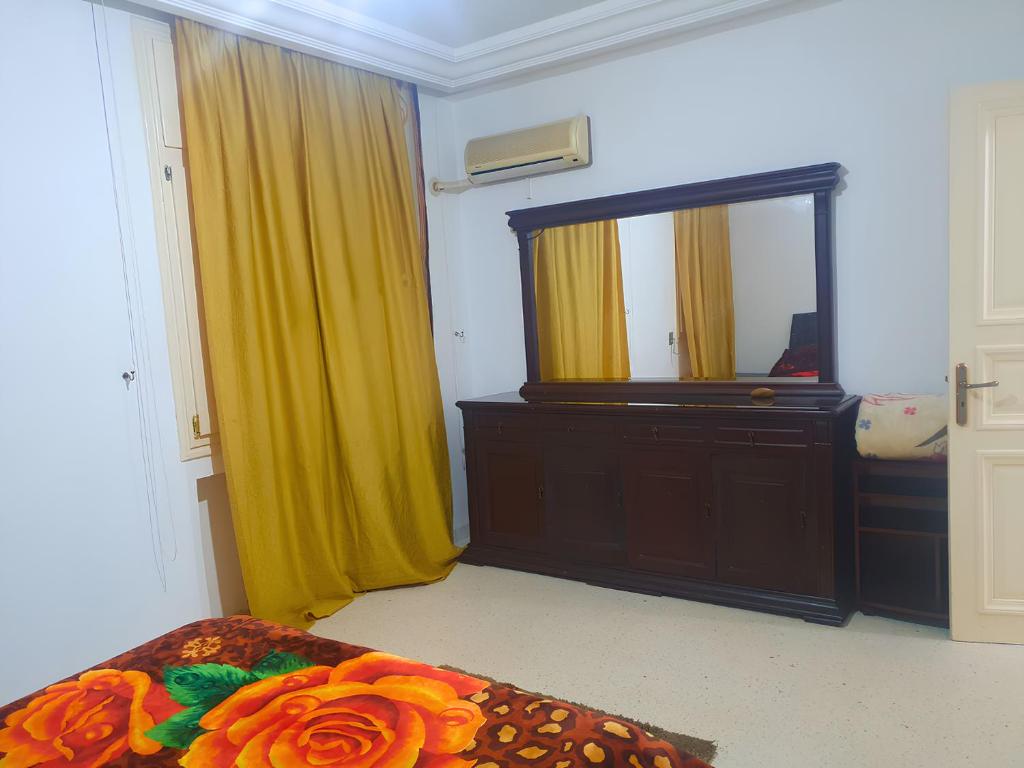 Cozy 2-BR Apartment with Garden in Ennasr - Near Airport, Amenities, Family-Friendly photo 2