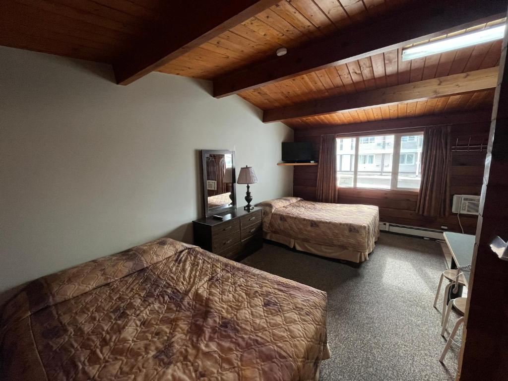 Raccoon Lodge Motel photo 4