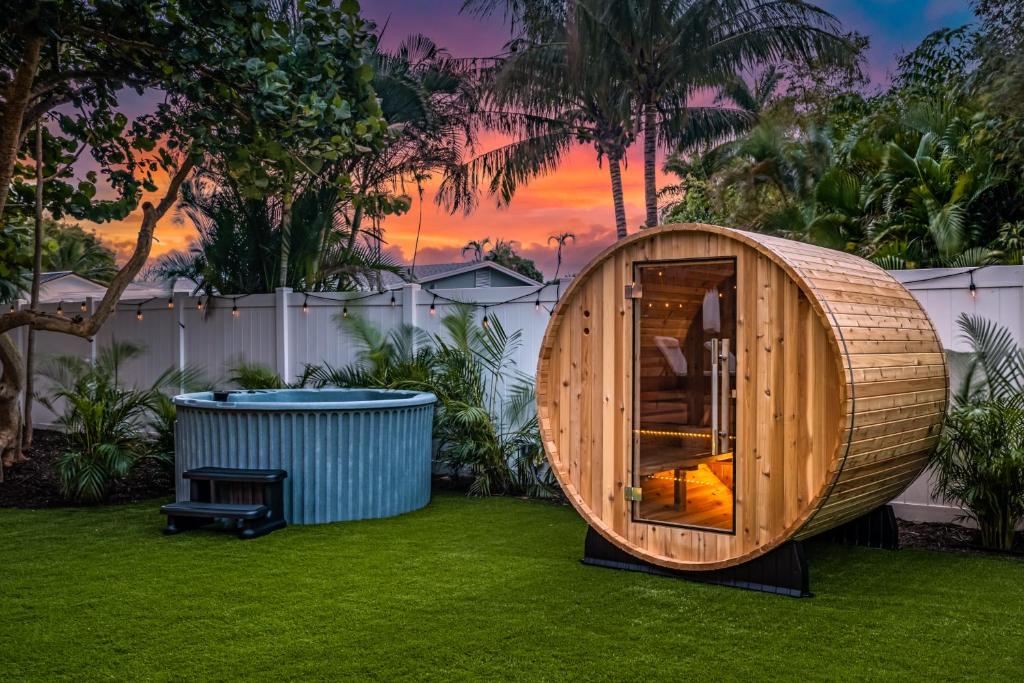 Bali Inspired home with Heated Pool, Sauna and Hot Tub! Close to Beach and Atlantic Ave photo 2