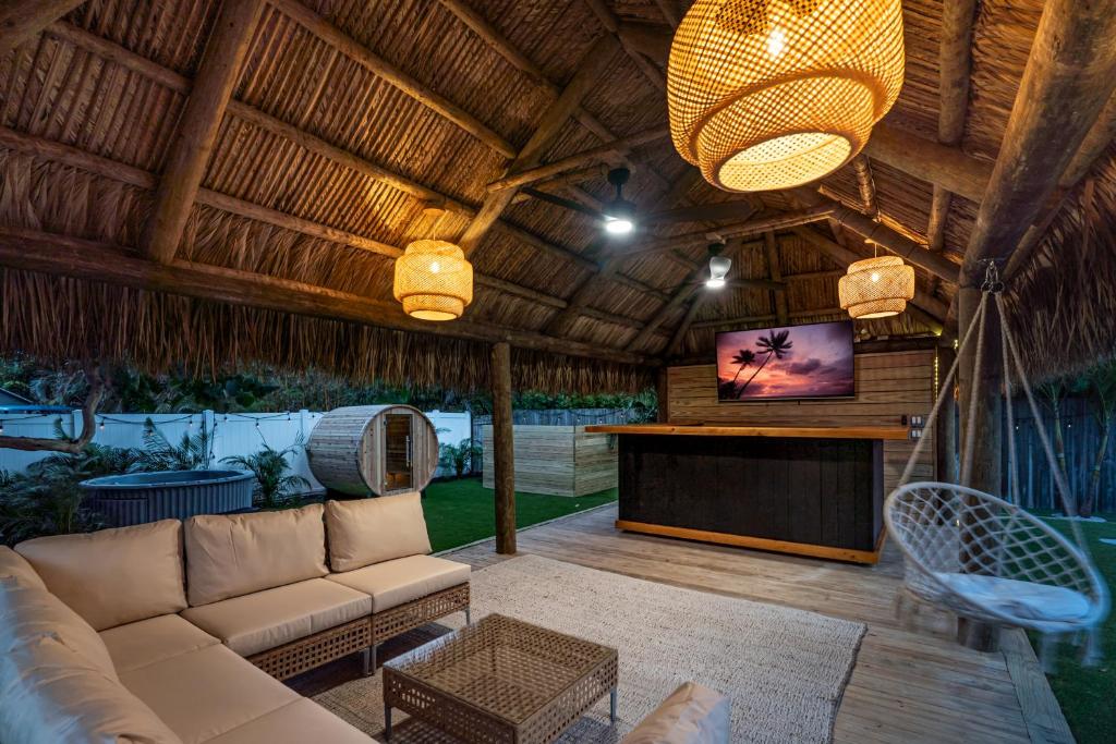 Bali Inspired home with Heated Pool, Sauna and Hot Tub! Close to Beach and Atlantic Ave photo 3