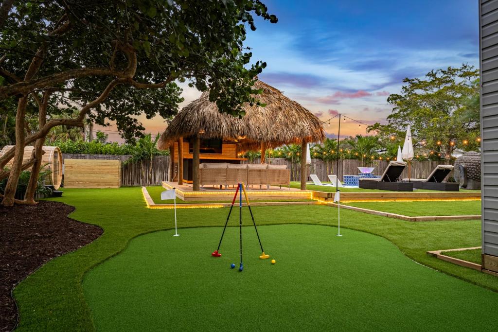 Bali Inspired home with Heated Pool, Sauna and Hot Tub! Close to Beach and Atlantic Ave photo 4