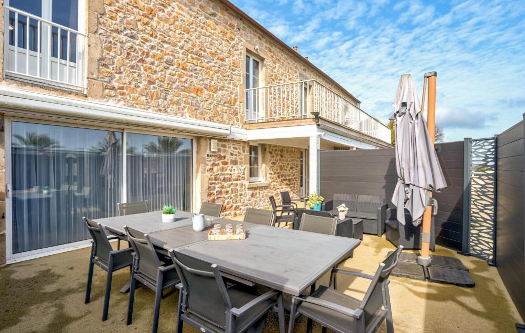 Amazing Home In Ltang-bertrand With Outdoor Swimming Pool