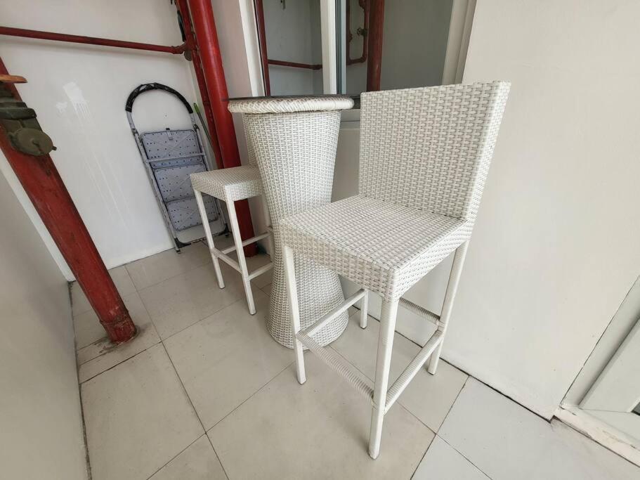 Kandi studio, 6th floor, outdoor seating (smoking) area! photo 3