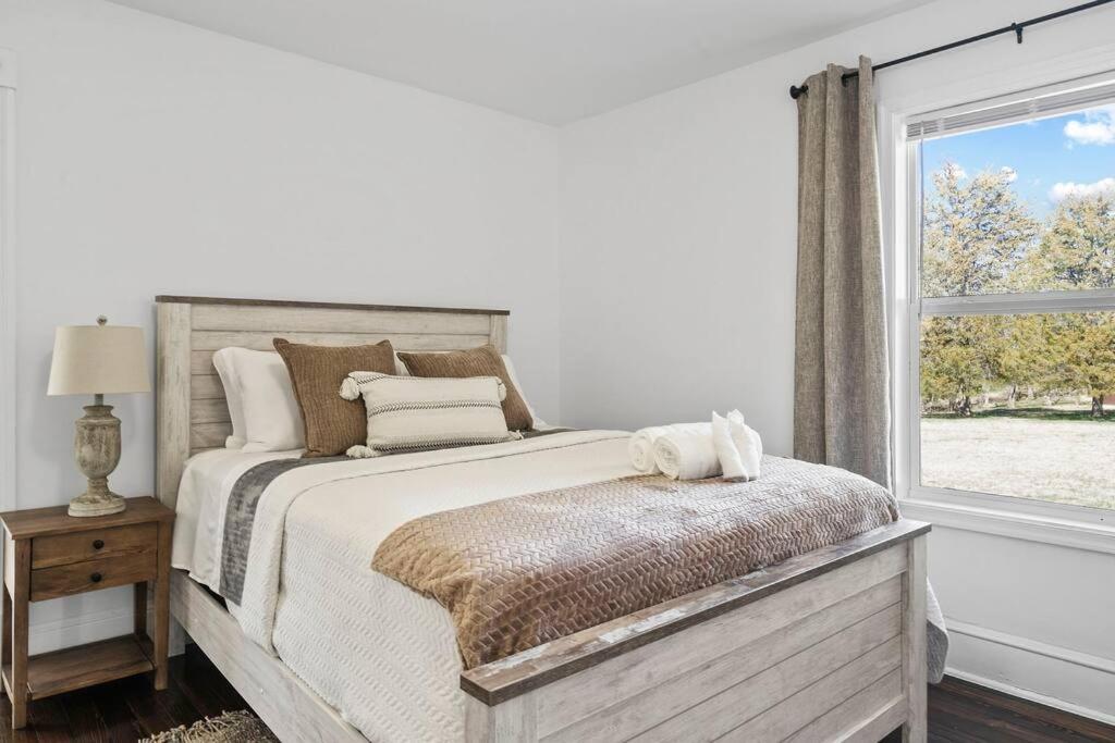 Newly Renovated Modern Farmhouse photo 1