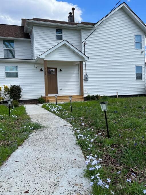 Newly Renovated Modern Farmhouse photo 4