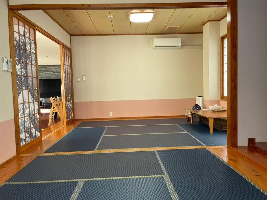 【駐車場4台！】都会の喧騒から離れ大自然に囲まれた豪邸～大石林山への観光にも最適～ photo 1