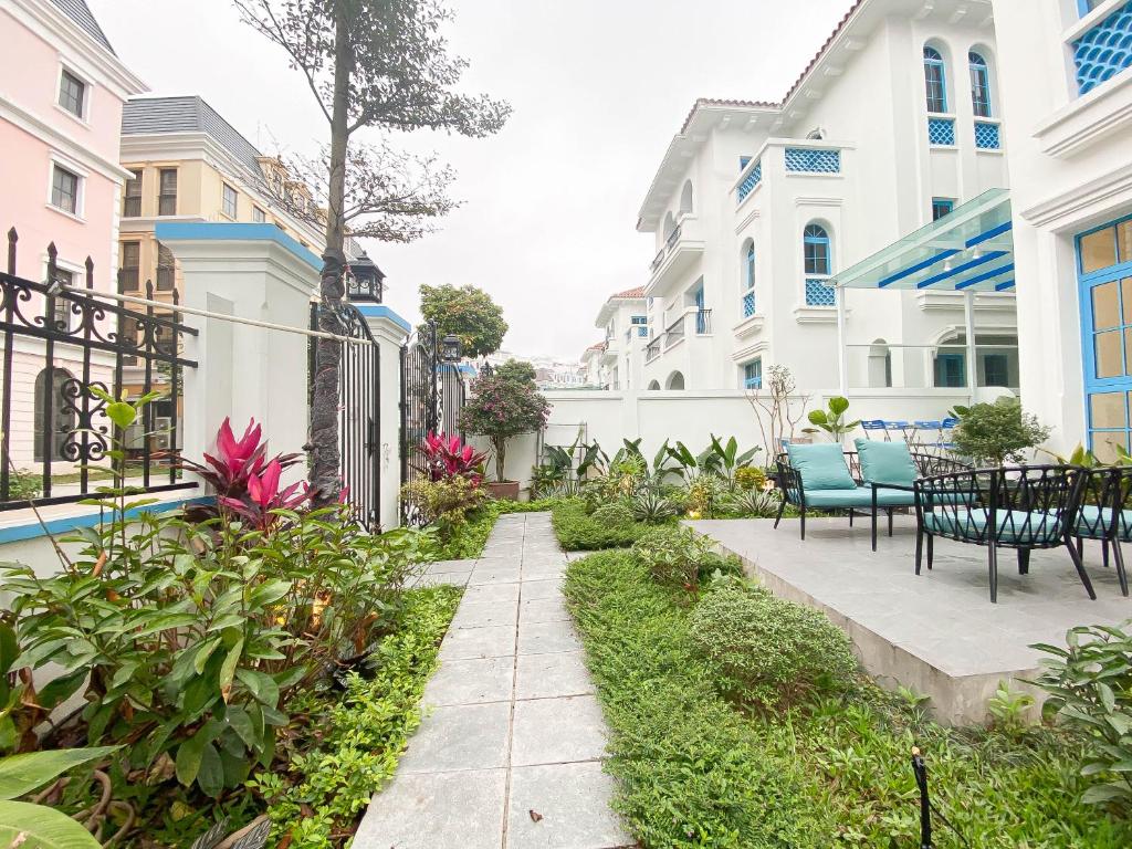 Biệt thự Sun Feria BÃI CHÁY 6PN 5WC - 2' walk to beach