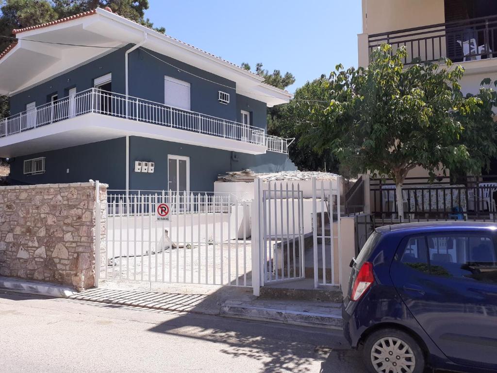 Sunlit Shores Apartment photo 1