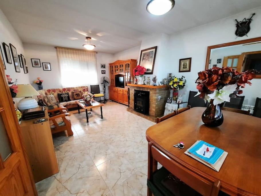 Casa con jardín en Escalona photo 1