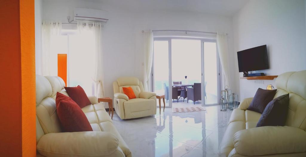 Luxury Beach Condo Dehiwala Mt Lavinia photo 2