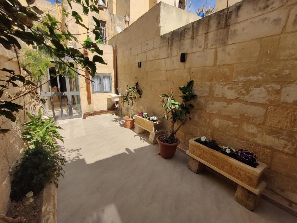 Peaceful Traditional Maltese Townhouse photo 1
