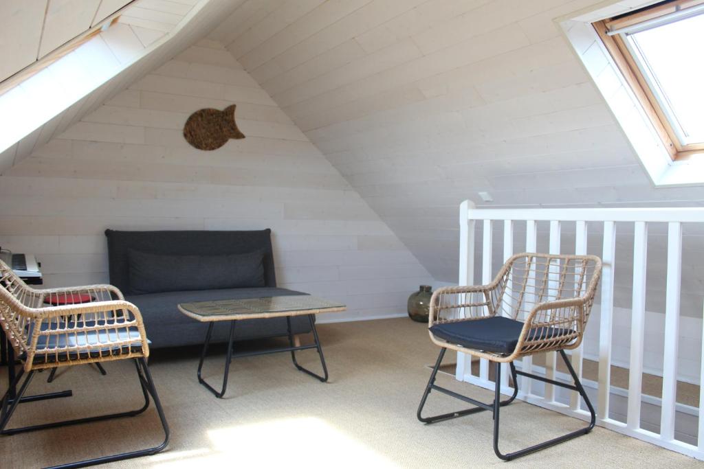 Chambre d'hôte, avec espace vue sur mer, à 400 m du port au 2ème et 3ème étage d'une maison typique de Saint Vaast La Hougue photo 4
