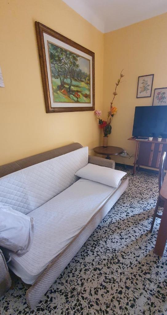 APPARTAMENTO TRILOCALE CON TERRAZZO ZONA CENTRALE photo 1