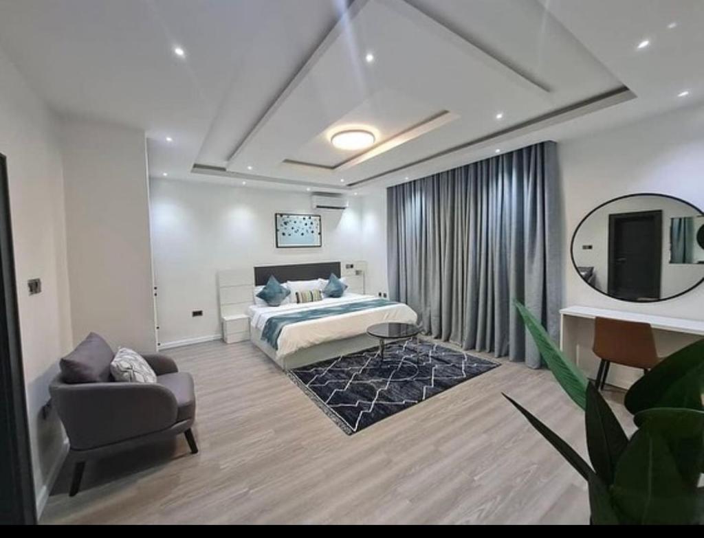 1 bedroom furnished apartment photo 2