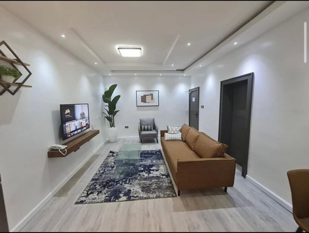 1 bedroom furnished apartment photo 3