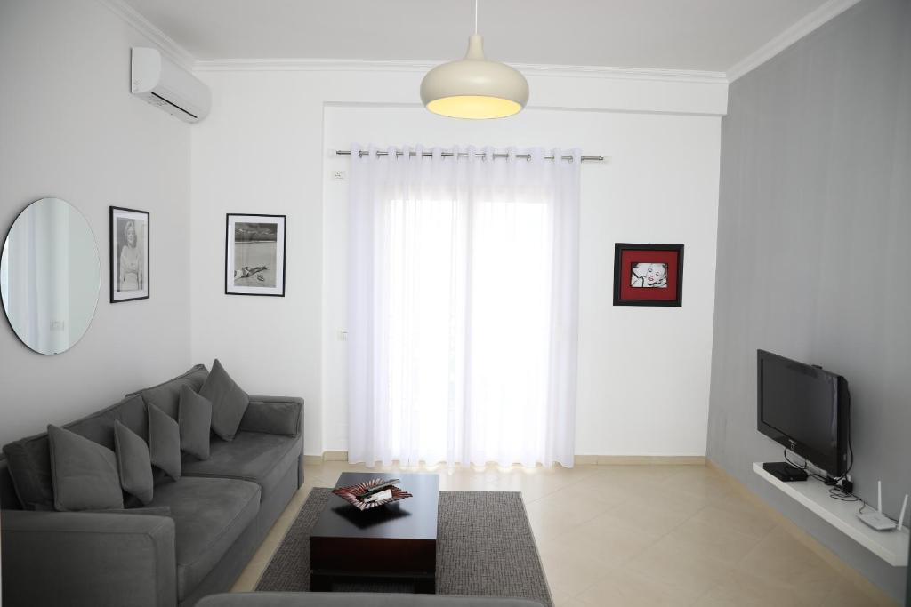 Square View Apartment photo 1