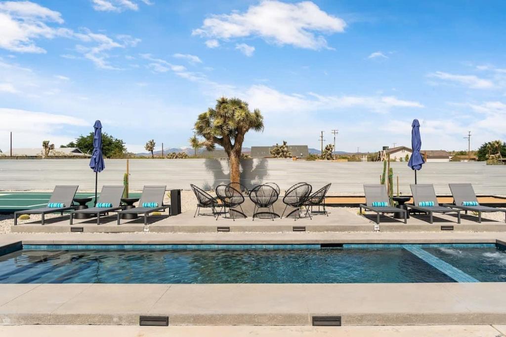 Stargazing Luxury Retreat w Pool photo 2