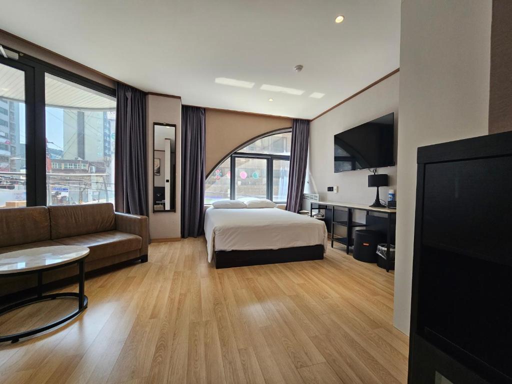 SUNLAND HOTEL photo 1