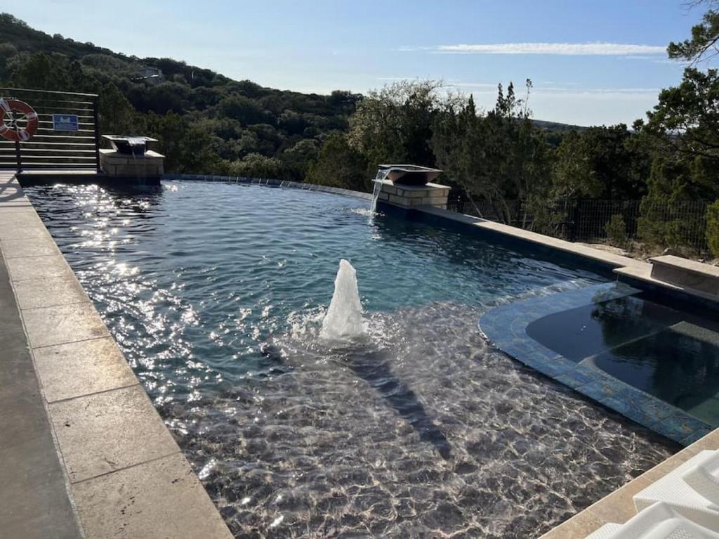 Secluded Hillside Views Pool FirePit BBQ Sleeps 6 photo 2