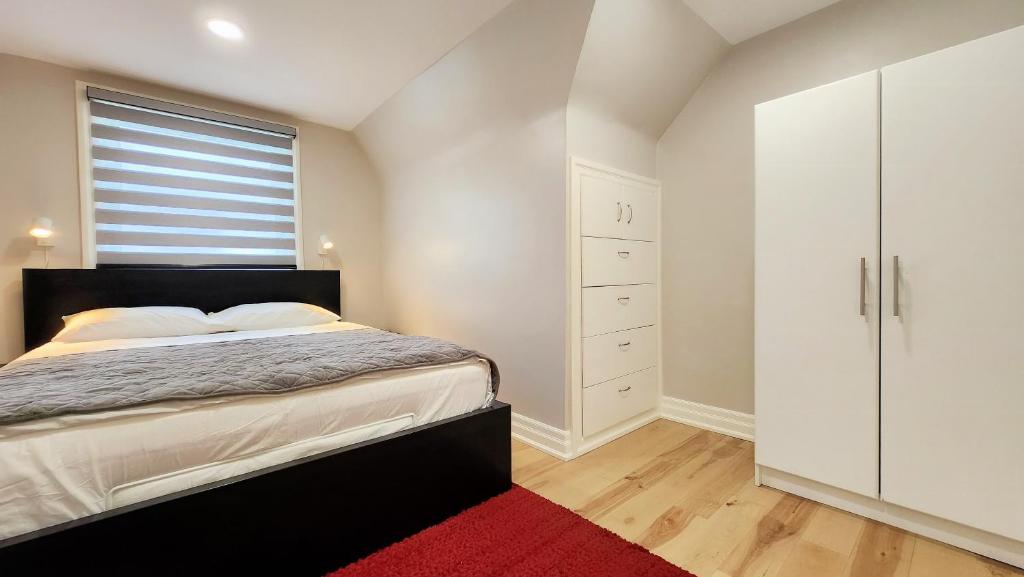 The Serene Haven Modern 2 Queen Bed Full Apartment photo 3