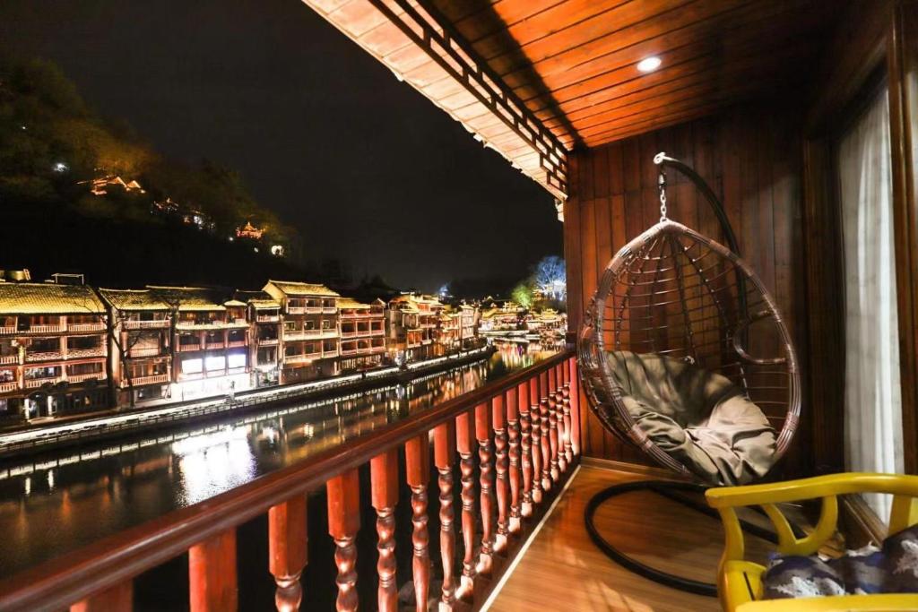 Fenghuang Ancient Town Lazy Cat Riverside Inn photo 1