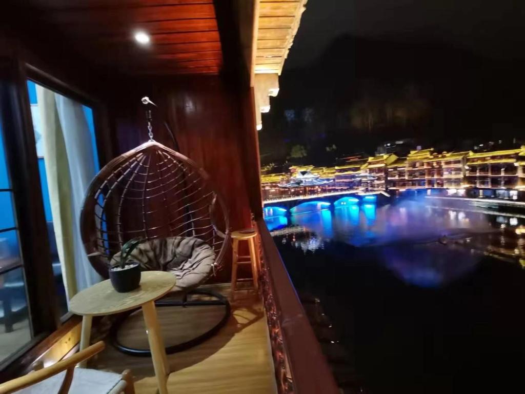 Fenghuang Ancient Town Lazy Cat Riverside Inn photo 2