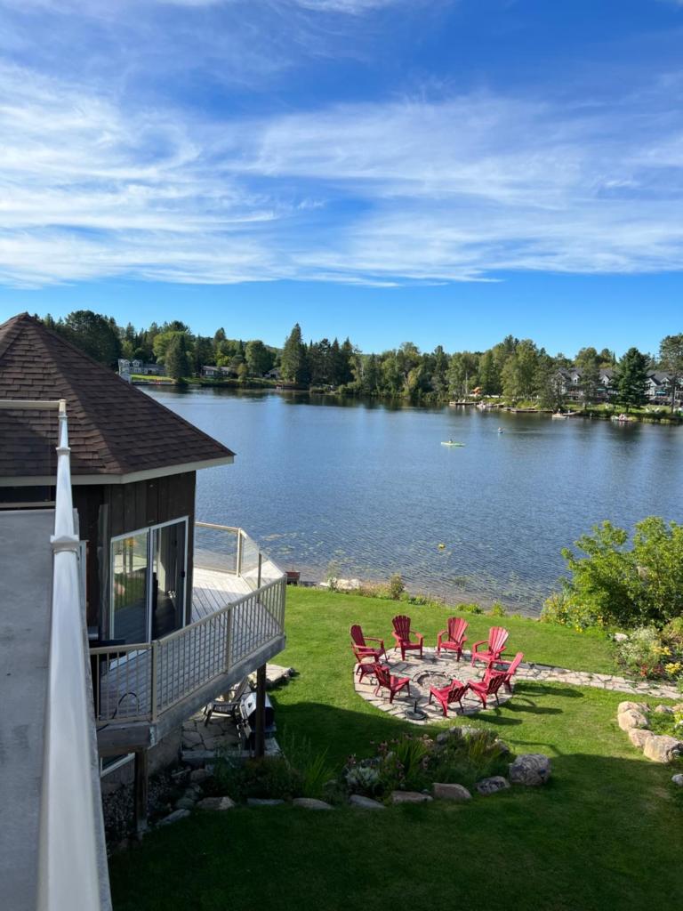 Luxury Lakeview Dream Cottage with Hot Tub photo 4