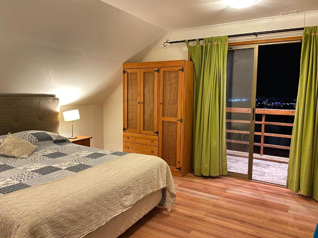 Amplia casa con muchas habitaciones photo 1