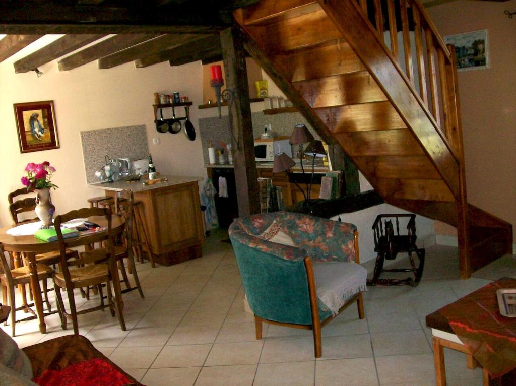 Maison de 2 chambres avec terrasse et wifi a Nonant le Pin photo 1