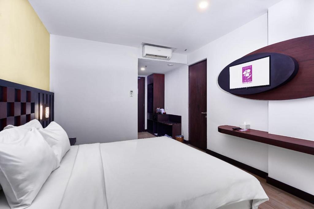 Grand Orchid Hotel Yogyakarta Room Type - Deluxe Queen Room