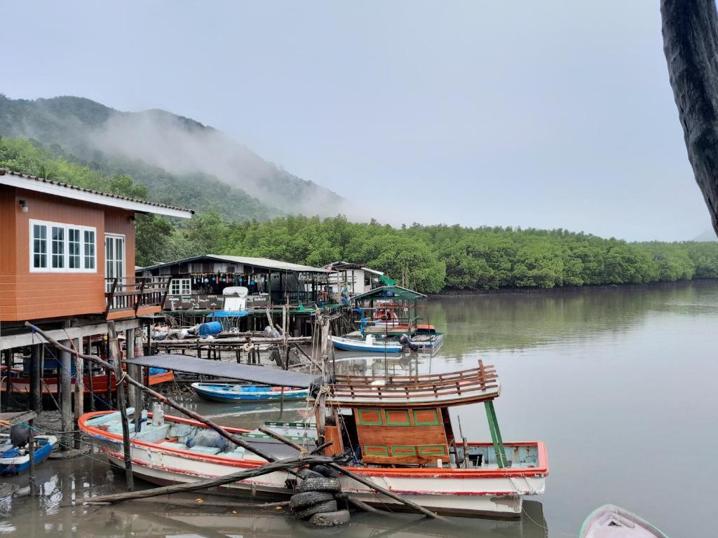 Fisherwomanhouse on the sea photo 1