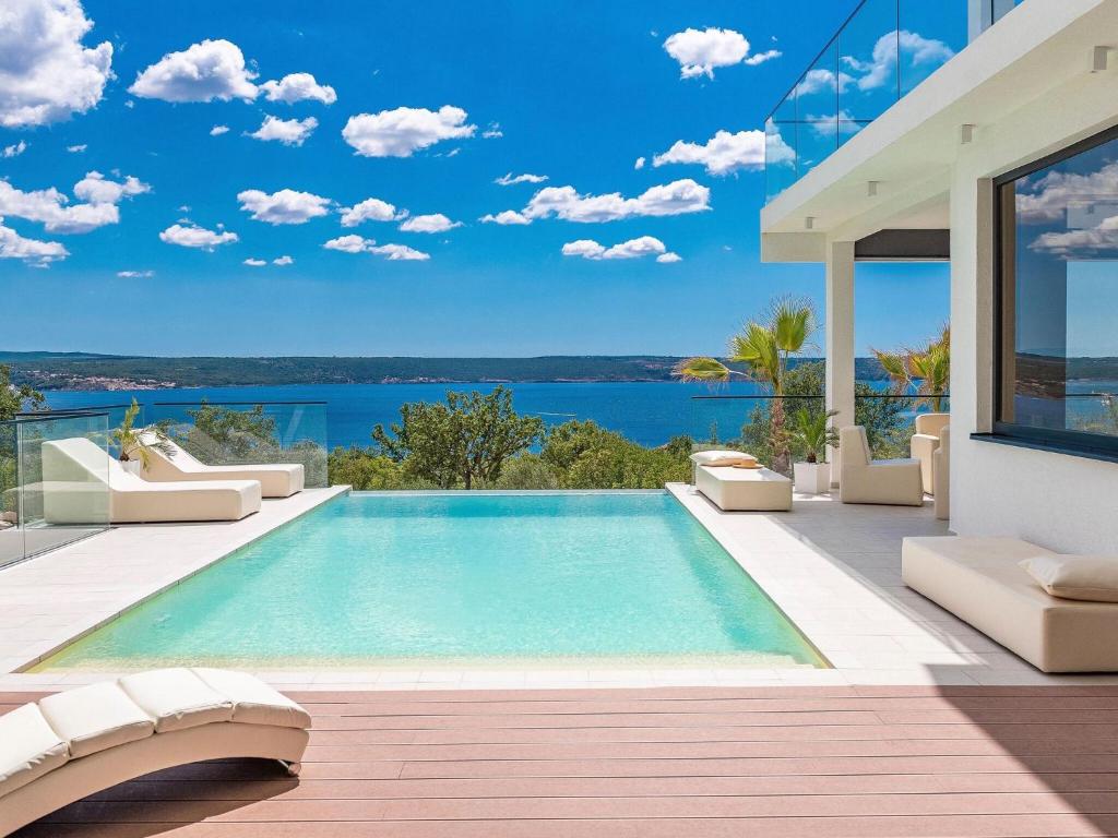 Luxury villa with pool, wellness and sea view photo 2