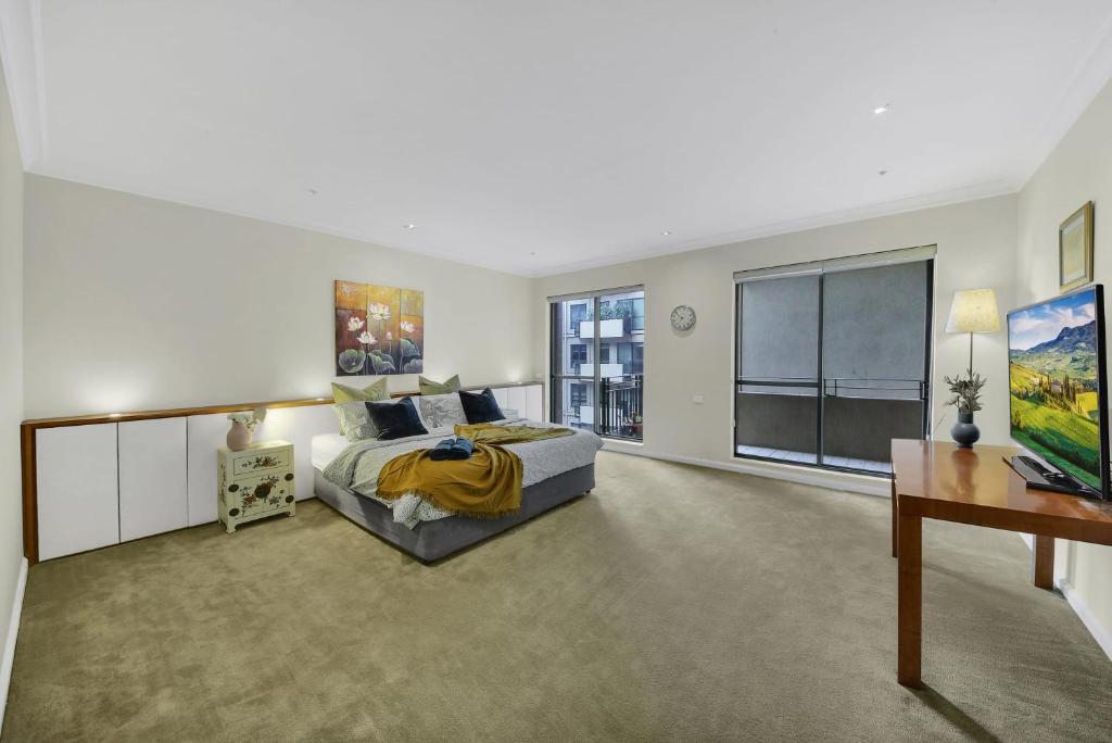 A Stylish & Cozy 3BR Home With FREE Parking photo 4