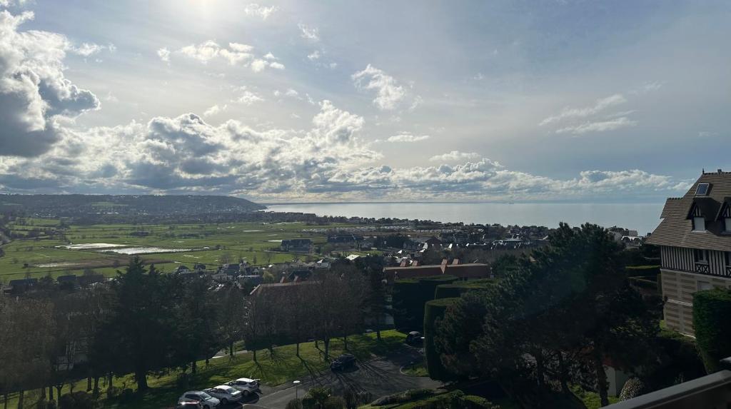 Appartement terrasse vue mer/campagne photo 1