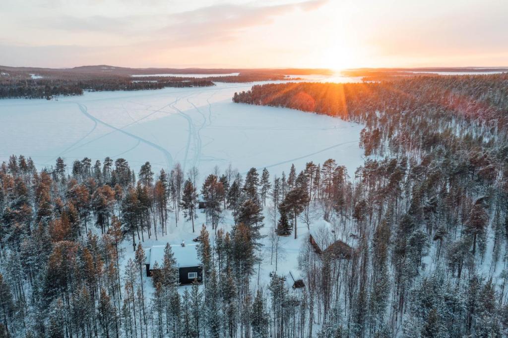 Loistava huvila Inarinjärven rannalla Inarin kunnassa
