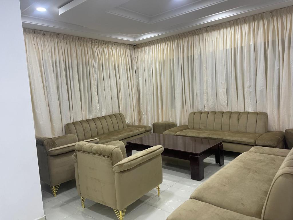 First Royal Beam Hotel and Suites photo 2