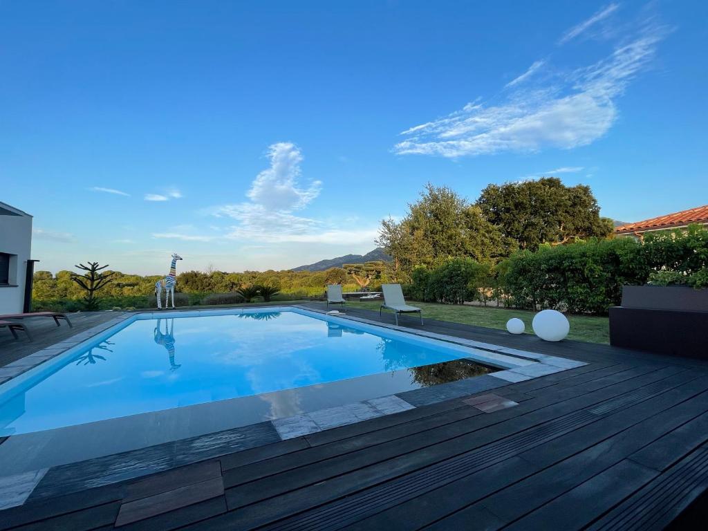 Casa Albera contemporaine piscine vue montagne photo 3