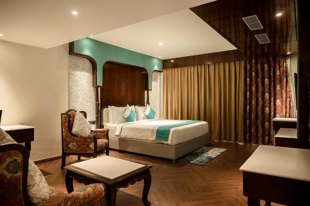HOTEL LAKE VIEW
