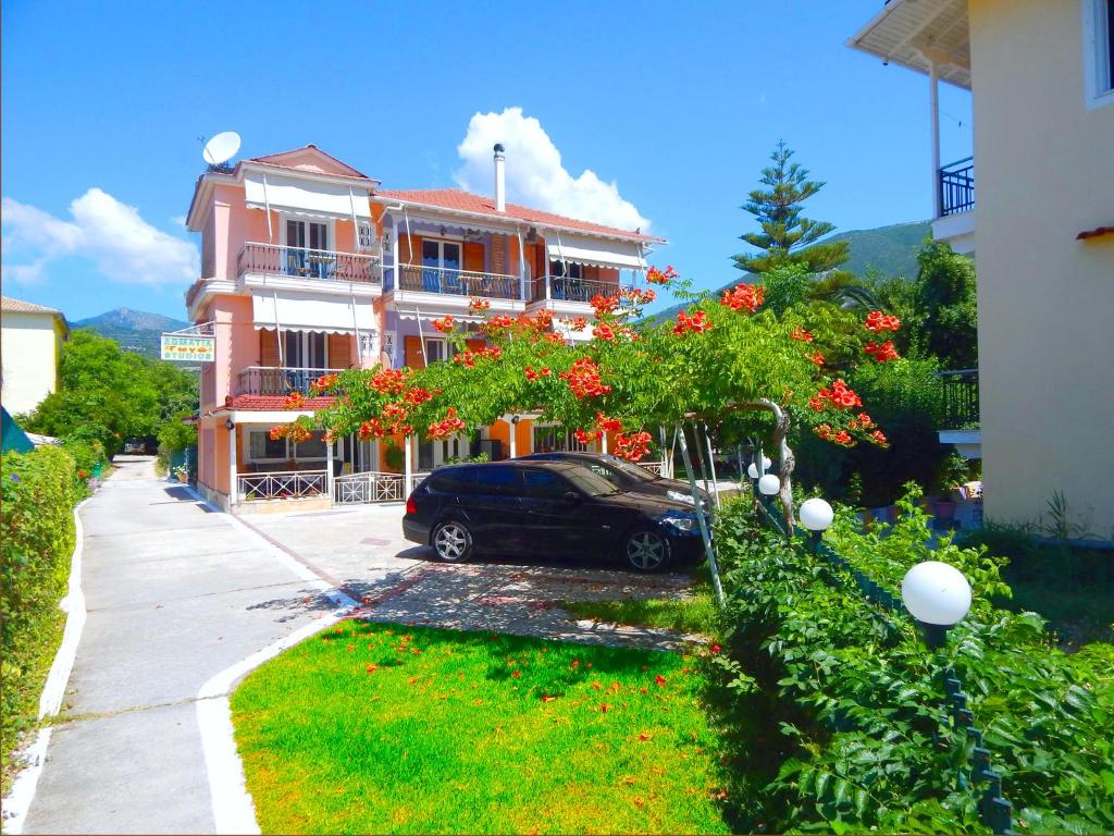 Gogo's - Γωγώ Rooms & Studios, Central Greece