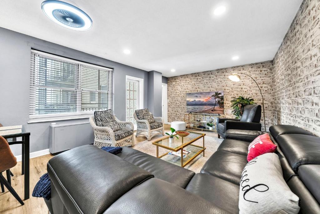 P8G Remodel 2BR/2BA downtown ATL-Parking & Balcony image