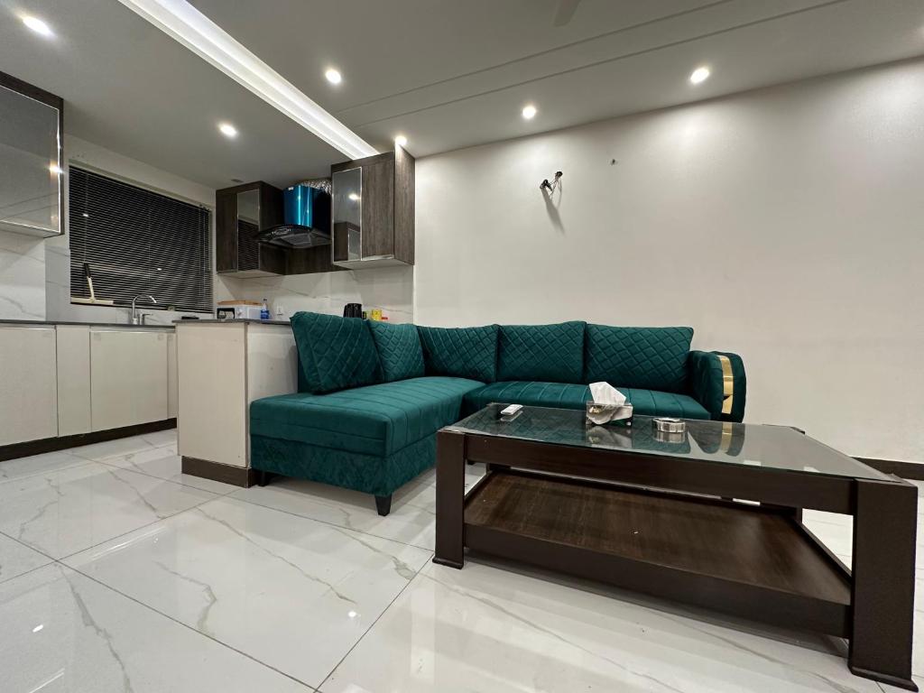 Homey Stays - 2 Bedroom Apartment - Gulberg photo 2