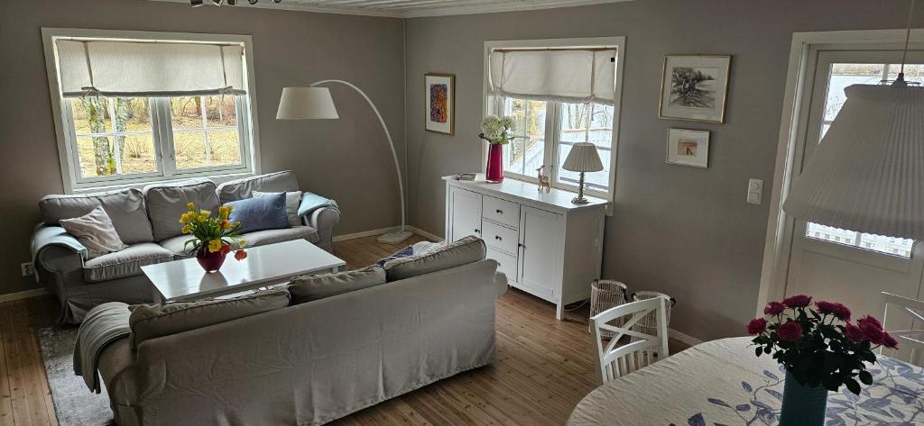 At The Lakeside - Villa photo 4