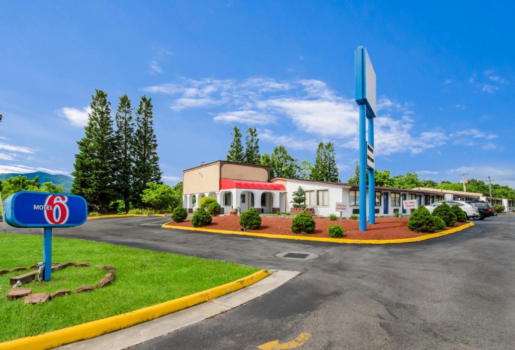 Motel 6-Salem, VA photo 1