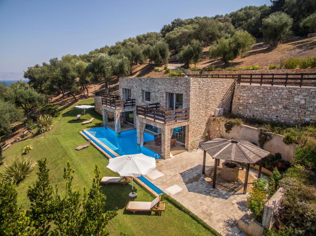 Villa Seashore:Dreamy villa by the sea with heated pool photo 1