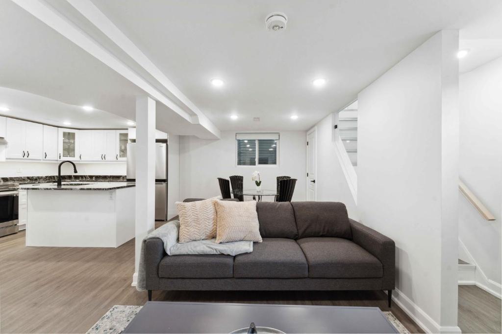 Modern 3BR Suites photo 2