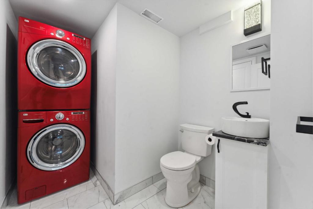 Modern 3BR Suites photo 4