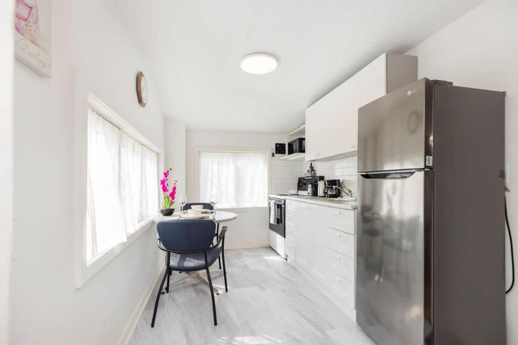 Pet Friendly 1BR in Chinatown photo 1